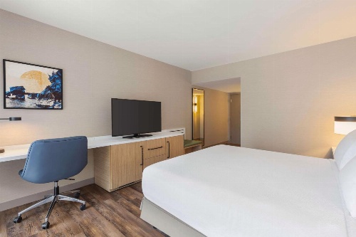 Hilton Garden Inn Monterey image 1