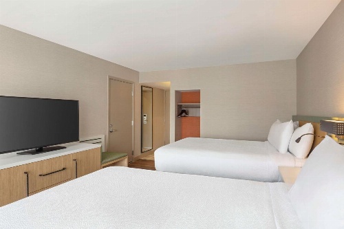 Hilton Garden Inn Monterey image 2