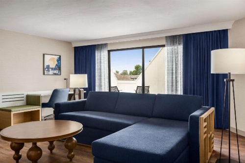 Hilton Garden Inn Monterey image 27