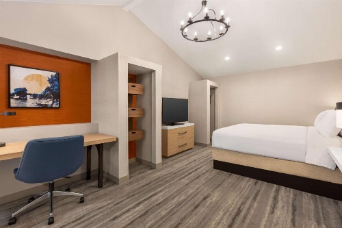 Hilton Garden Inn Monterey image 46